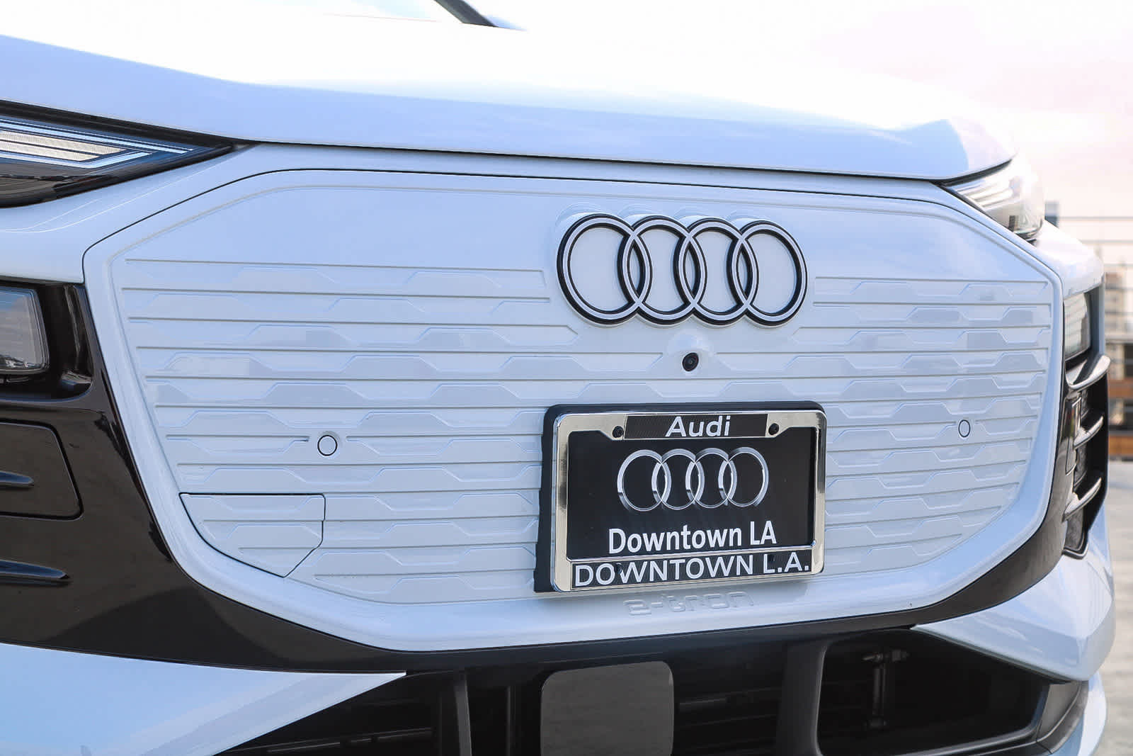 Thumbnail: 2025 Audi Q6 e-tron - 5