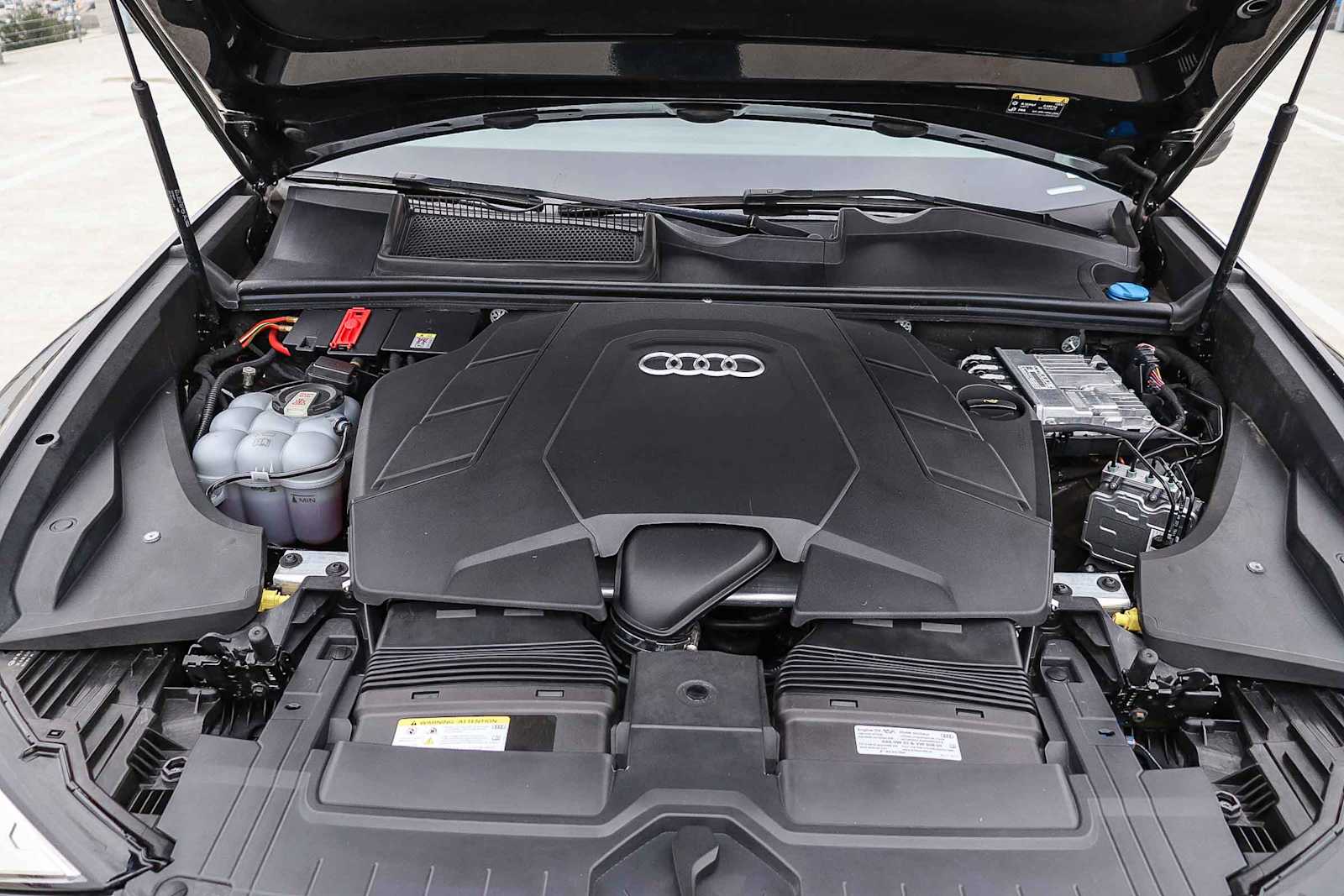 Thumbnail: 2023 Audi Q8 - 39