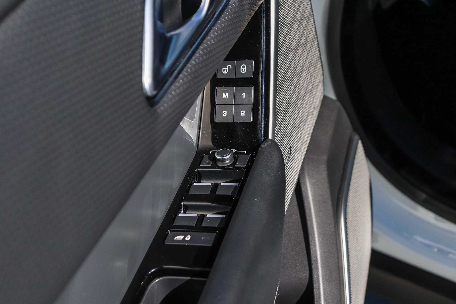 Thumbnail: 2020 Land Rover Range Rover Velar - 28