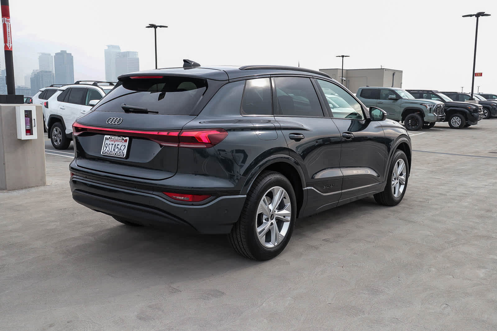 Thumbnail: 2025 Audi Q6 e-tron - 7