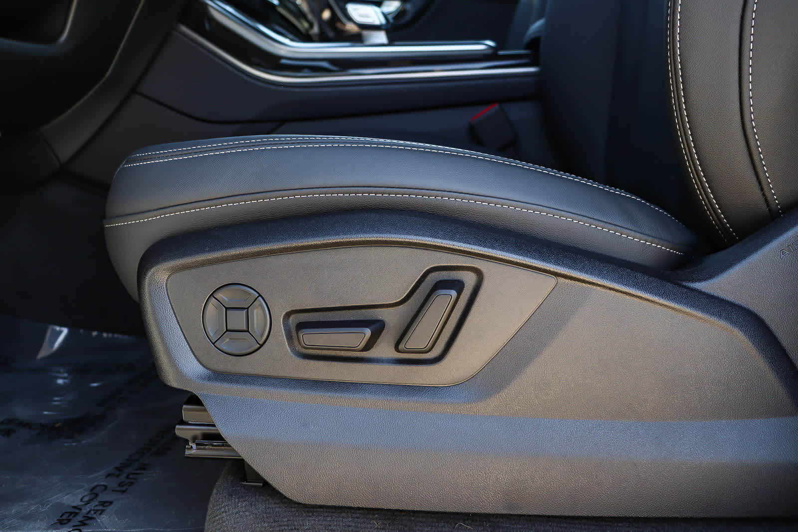 Thumbnail: 2026 Audi Q8 - 26