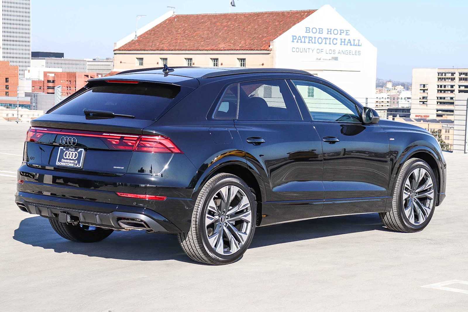 Thumbnail: 2026 Audi Q8 - 4