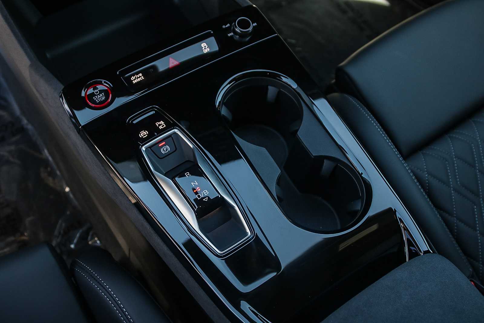 Thumbnail: 2025 Audi SQ6 e-tron - 19