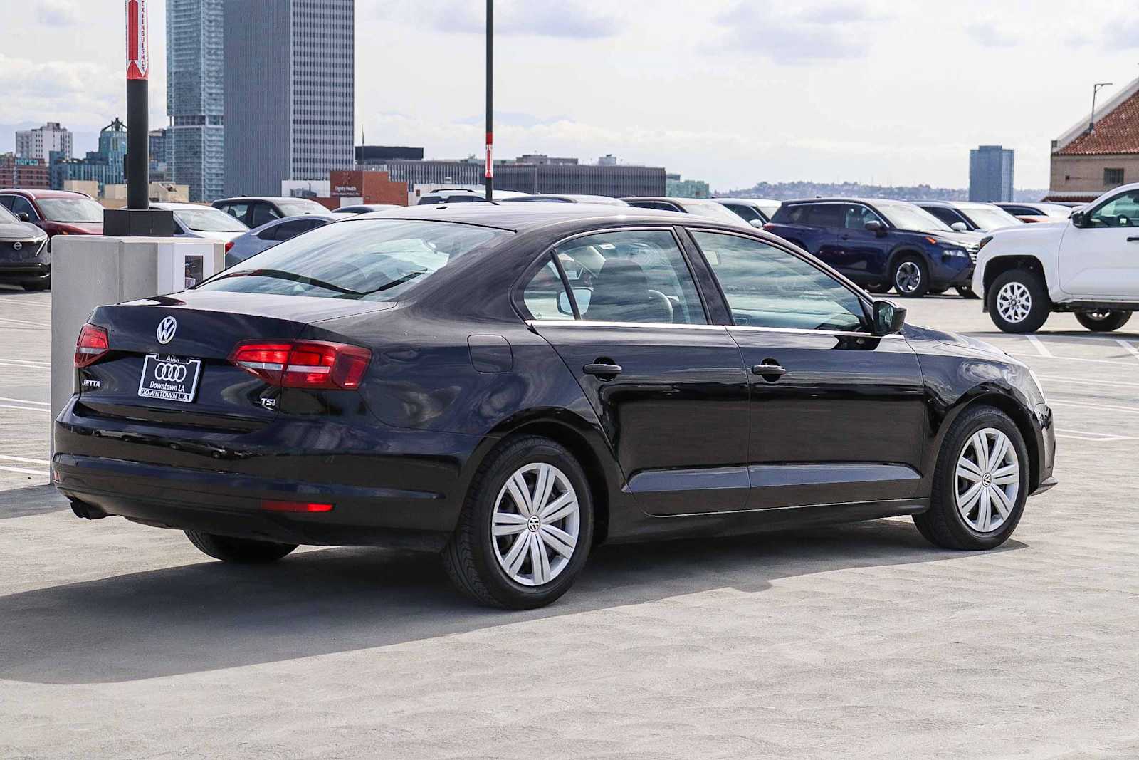 Thumbnail: 2017 Volkswagen Jetta - 4