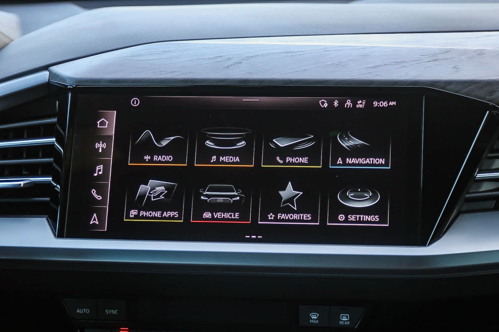 Thumbnail: 2023 Audi Q4 e-tron - 14