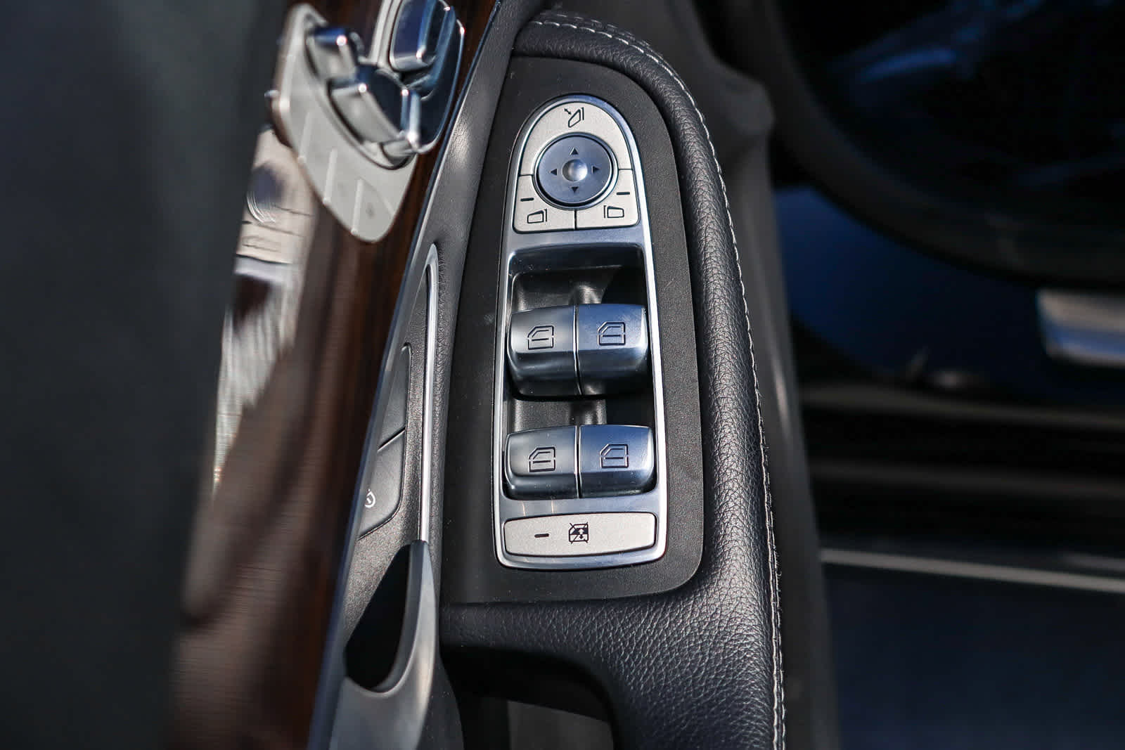 Thumbnail: 2018 Mercedes-Benz C-Class - 25