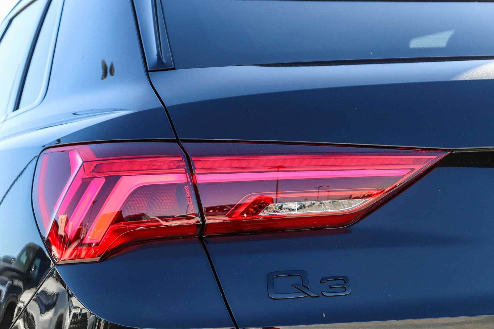 Thumbnail: 2025 Audi Q3 - 12