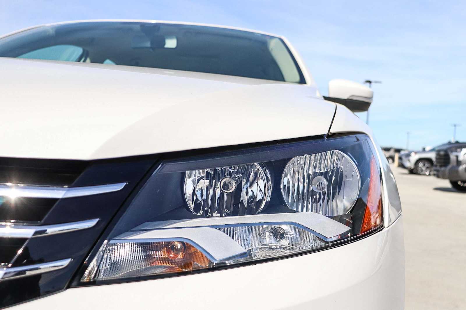 Thumbnail: 2015 Volkswagen Passat - 7