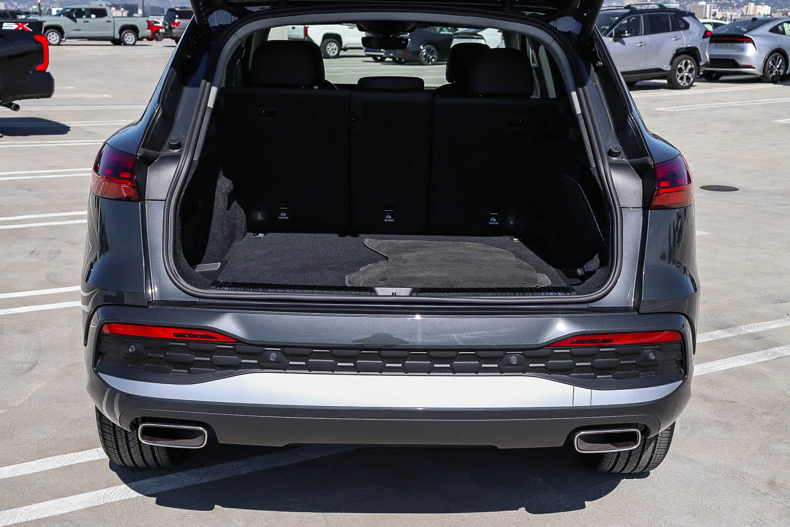 Thumbnail: 2025 Audi Q5 - 36