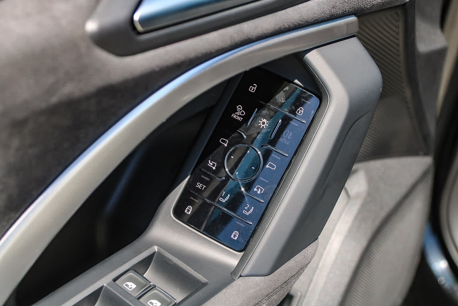 Thumbnail: 2025 Audi SQ5 - 23