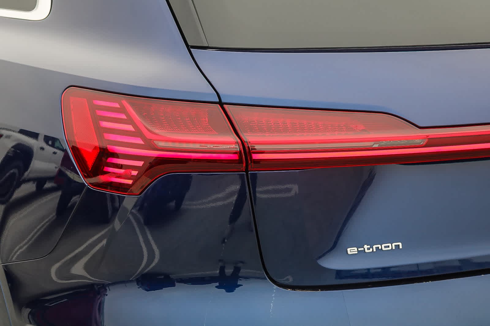 Thumbnail: 2022 Audi e-tron - 9