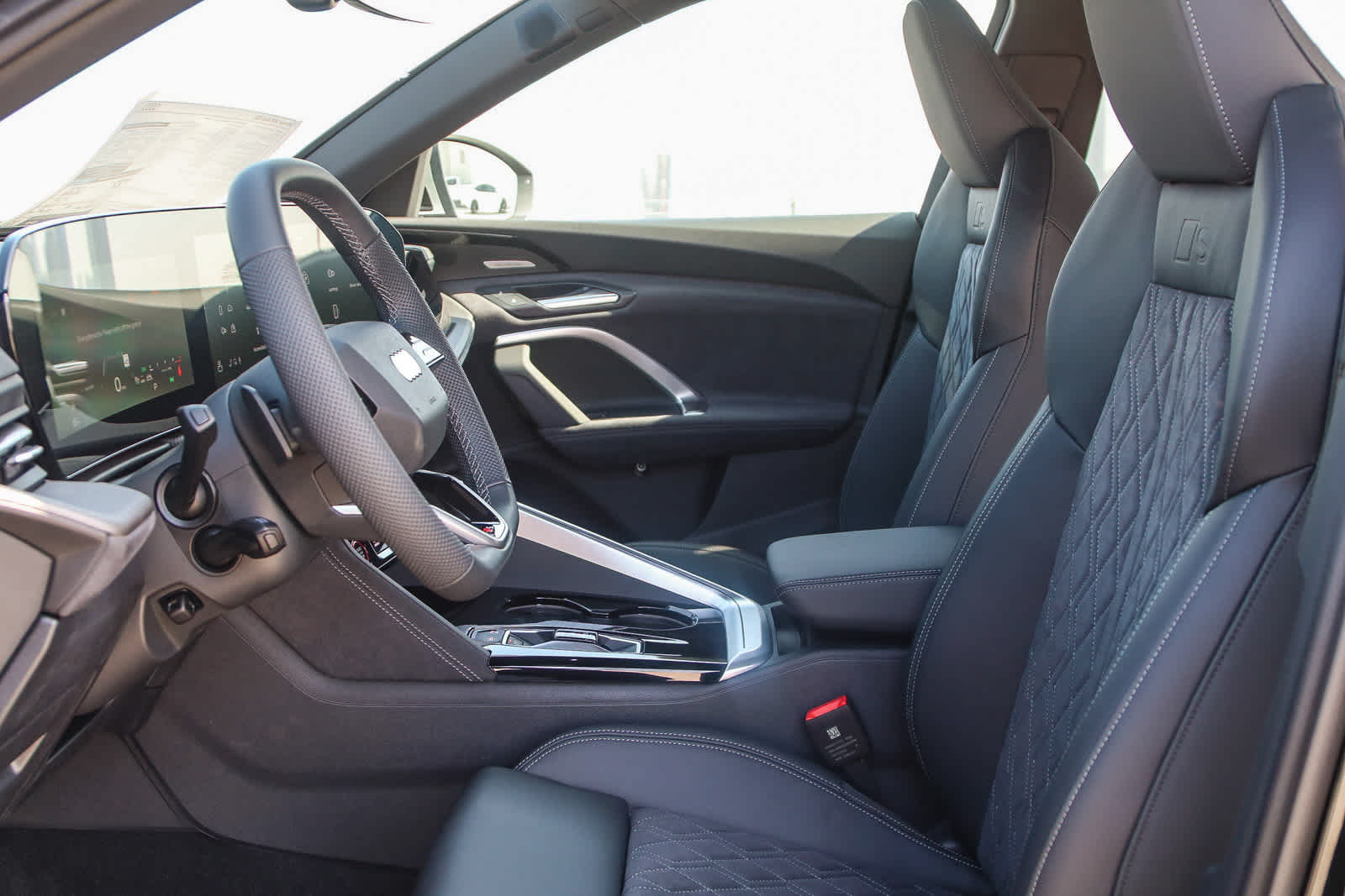 Thumbnail: 2025 Audi SQ5 - 25