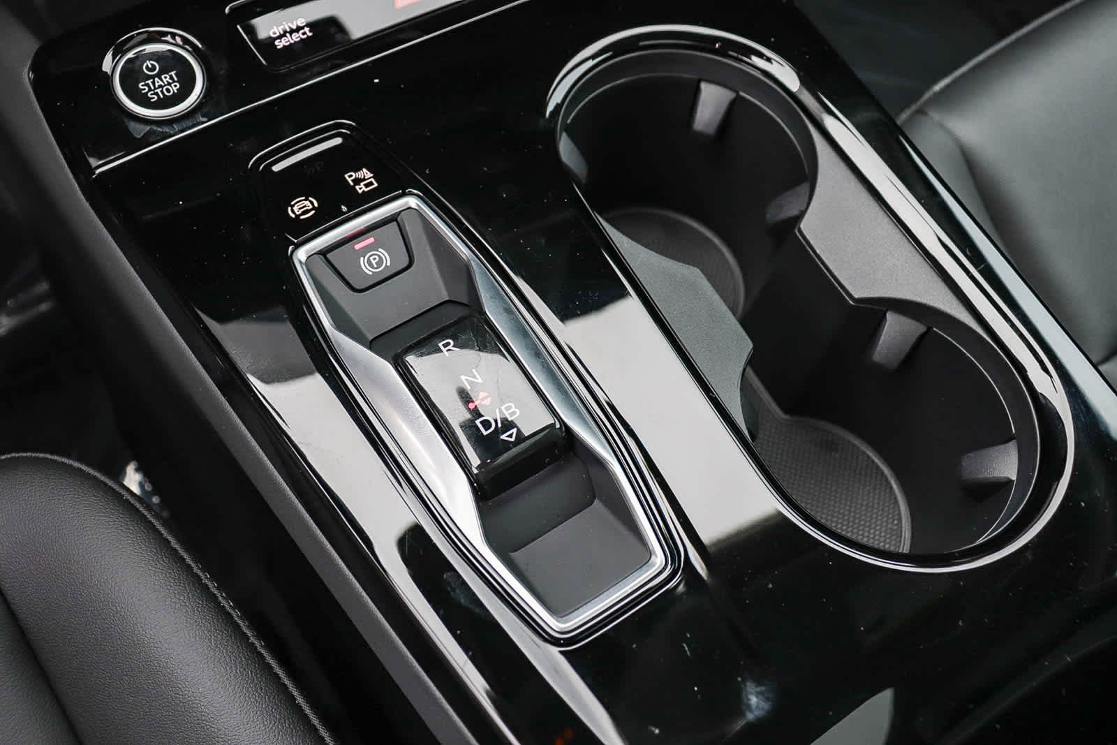 Thumbnail: 2025 Audi Q6 e-tron - 24