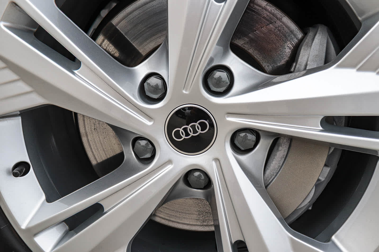 Thumbnail: 2025 Audi Q6 e-tron - 15