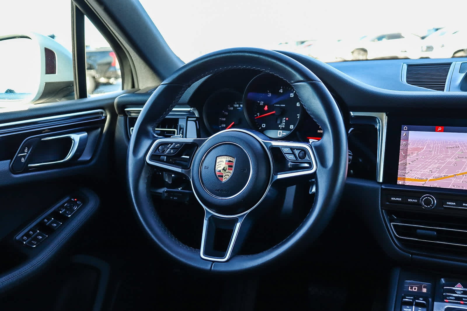 Thumbnail: 2020 Porsche Macan - 20