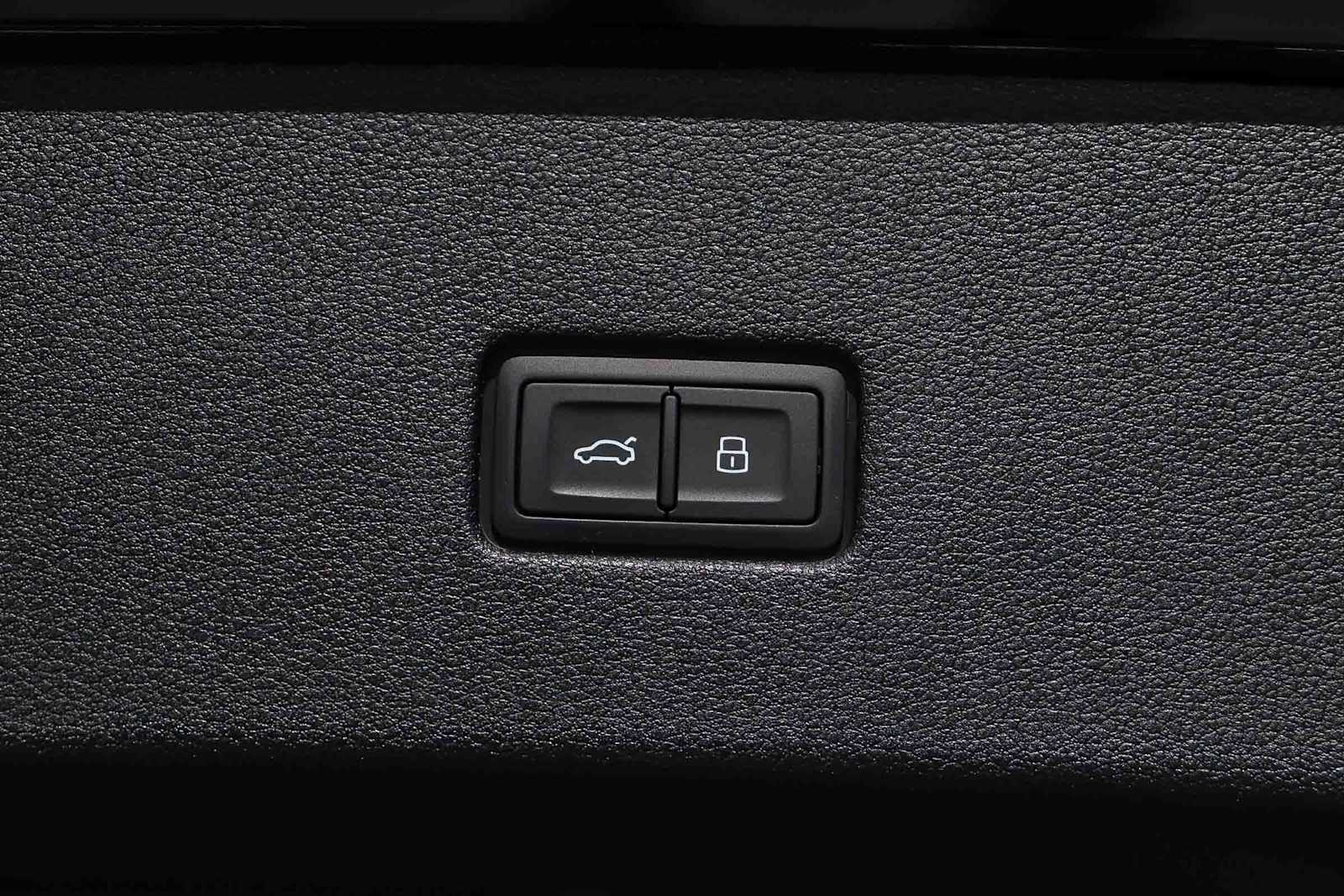 Thumbnail: 2026 Audi Q8 - 39