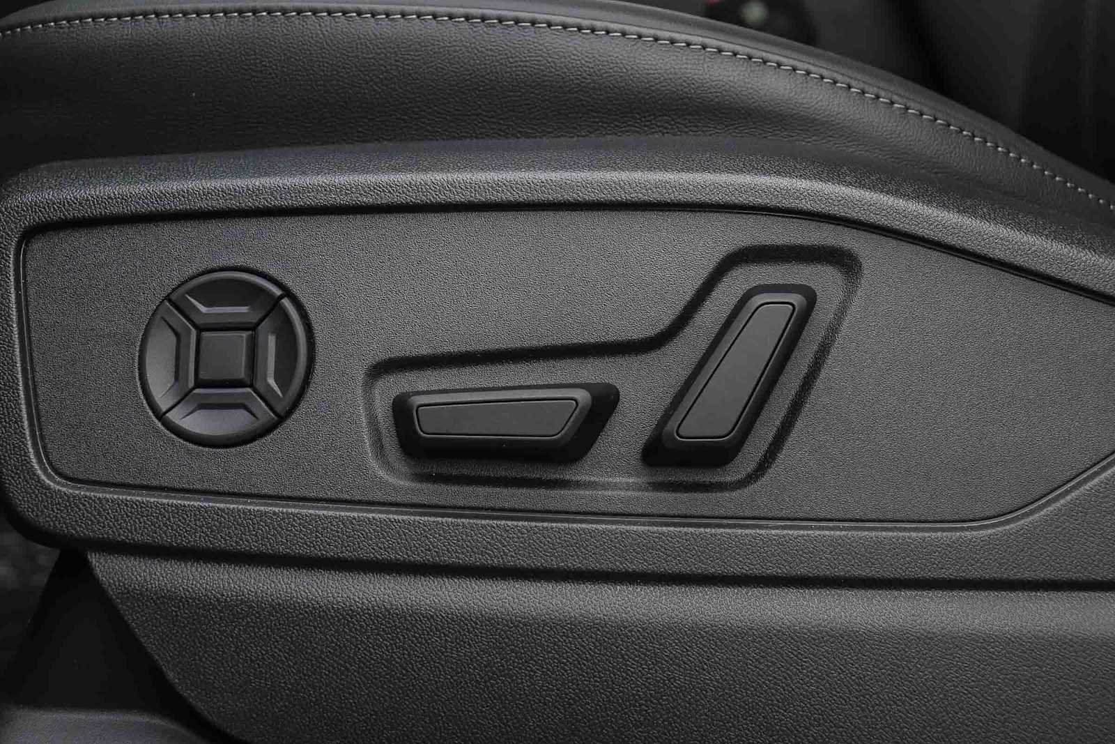 Thumbnail: 2025 Audi Q5 - 25