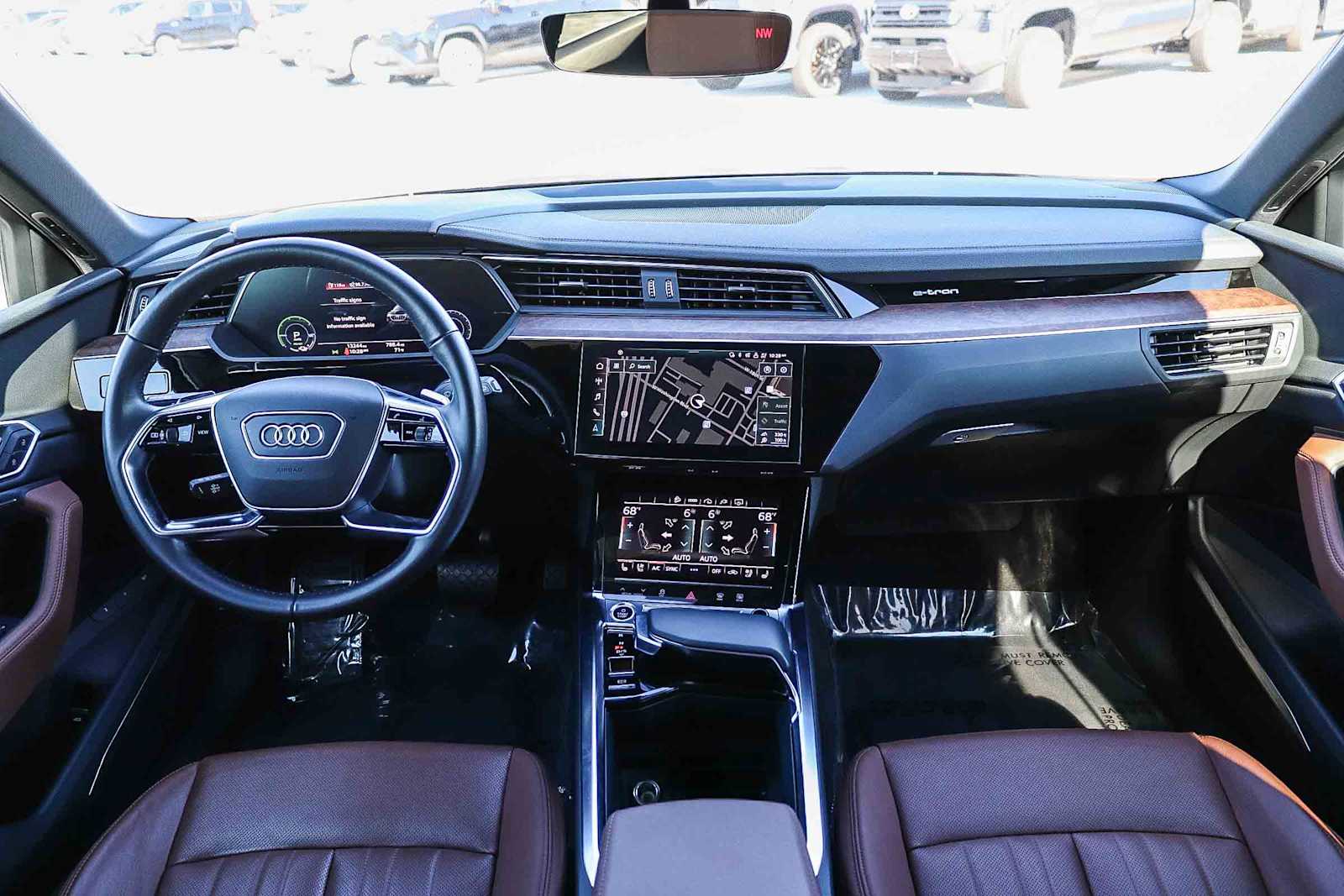 Thumbnail: 2022 Audi e-tron - 16