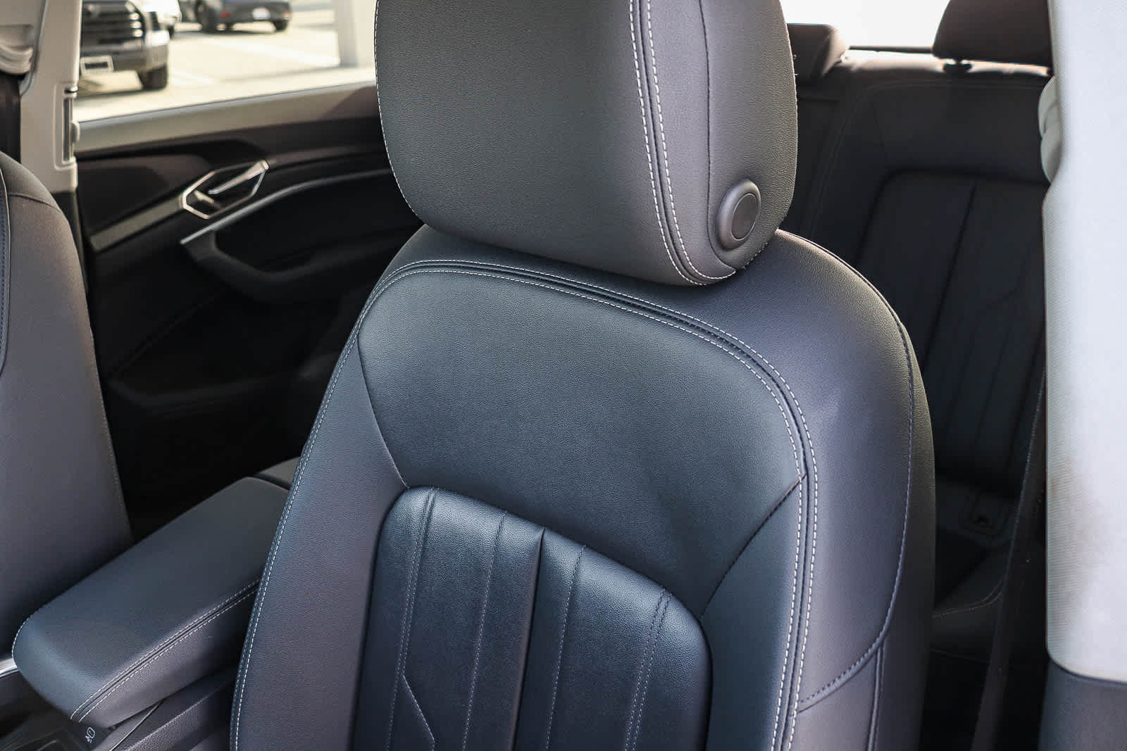 Thumbnail: 2024 Audi Q8 e-tron - 37