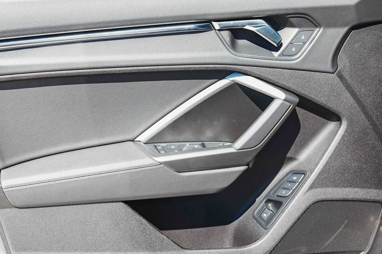 Thumbnail: 2025 Audi Q3 - 24