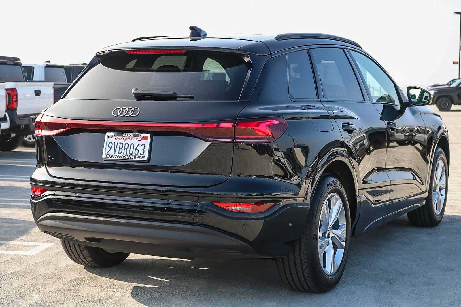 Thumbnail: 2025 Audi Q6 e-tron - 7