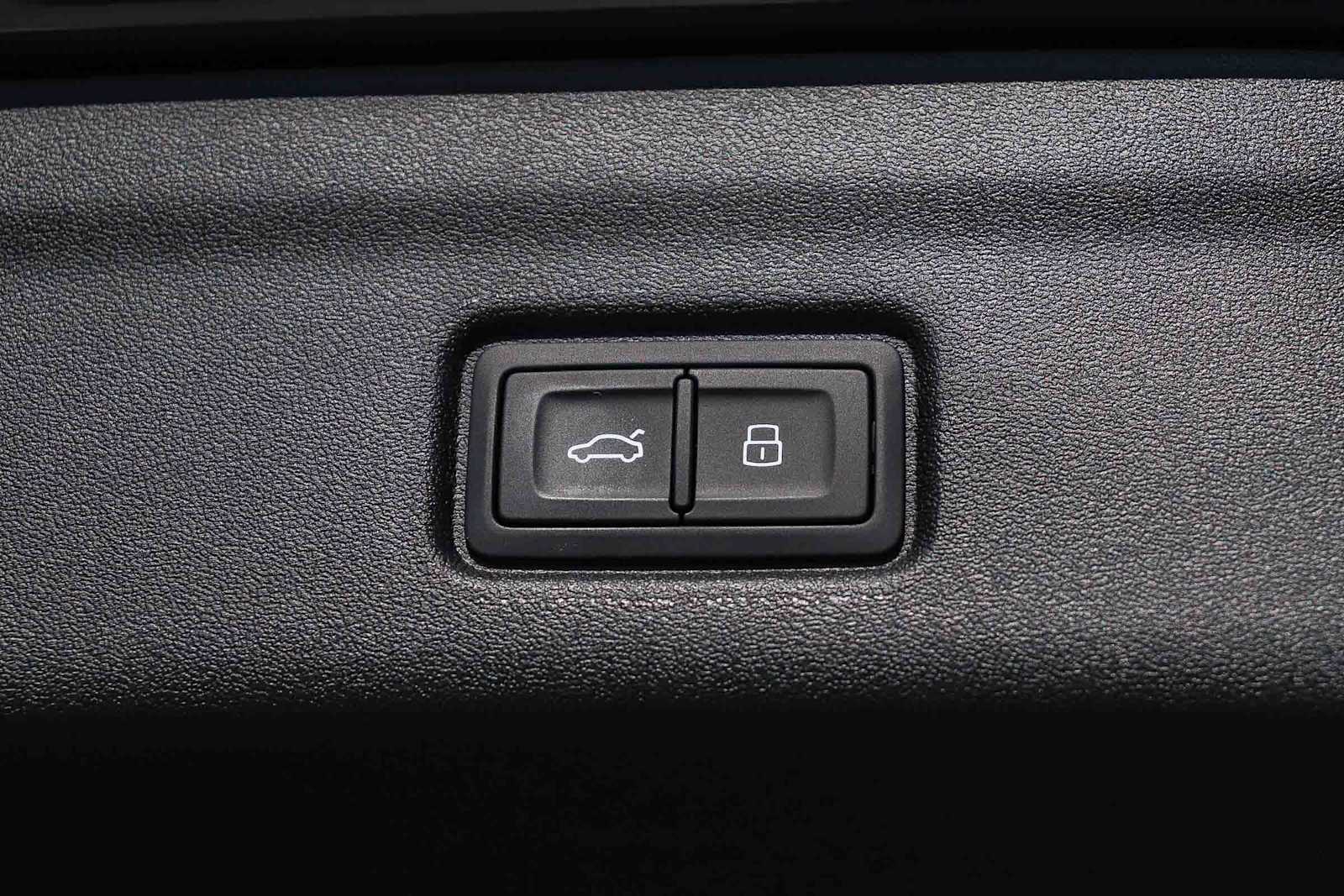 Thumbnail: 2025 Audi Q6 e-tron - 37