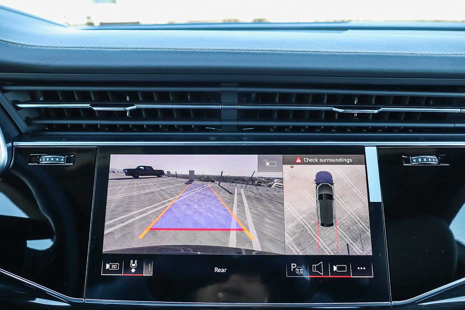 Thumbnail: 2026 Audi Q8 - 34