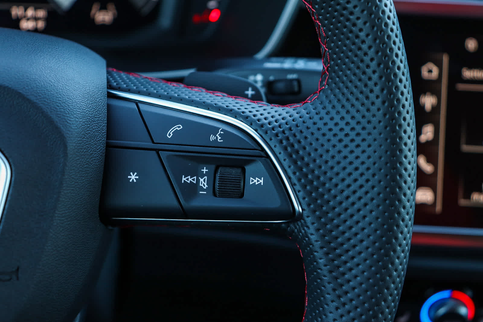 Thumbnail: 2025 Audi Q3 - 21