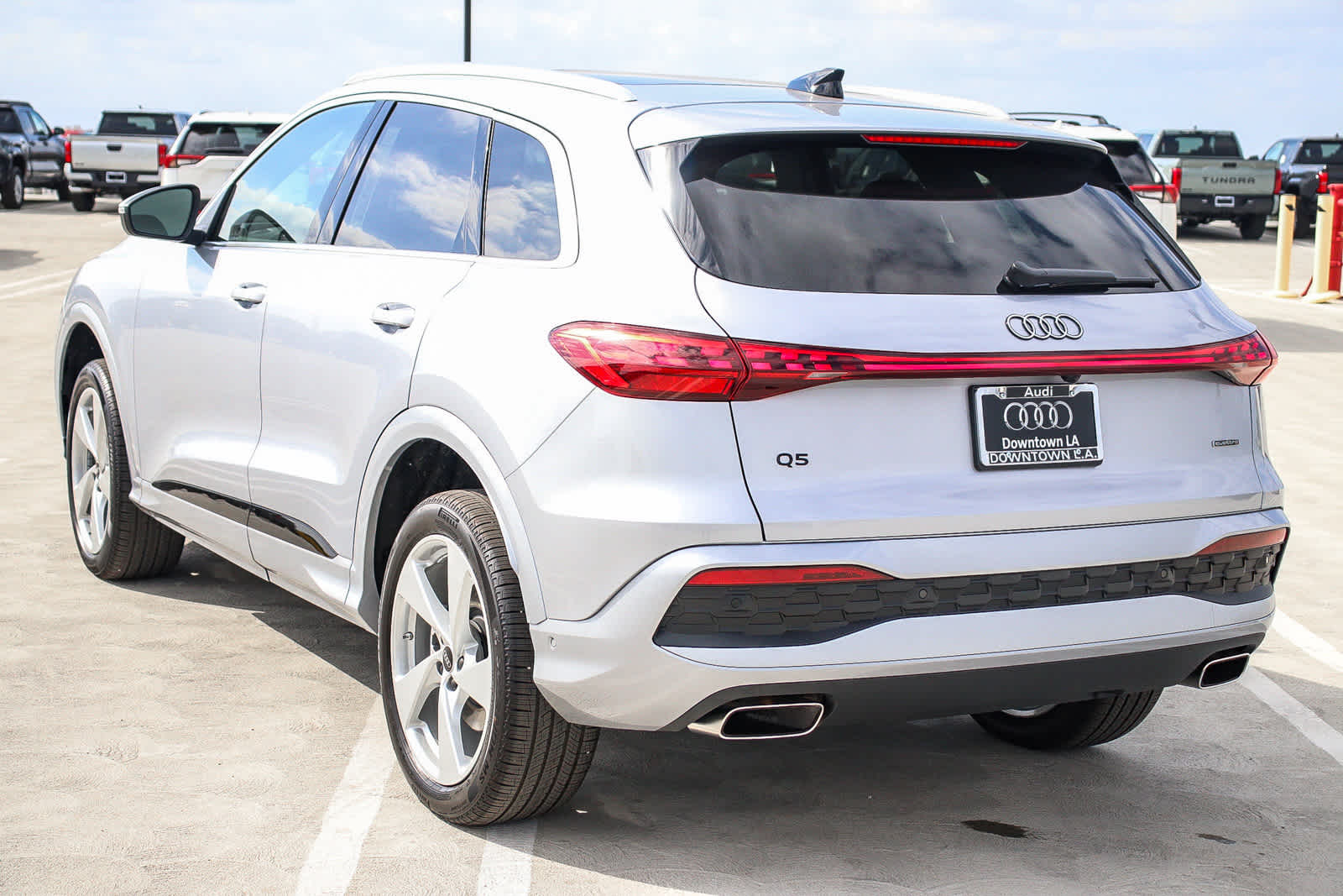 Thumbnail: 2025 Audi Q5 - 9