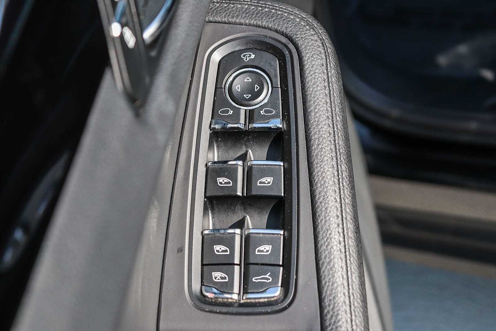 Thumbnail: 2023 Porsche Macan - 26