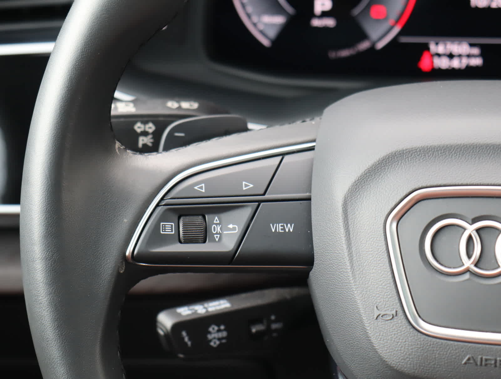 Thumbnail: 2023 Audi Q8 - 17