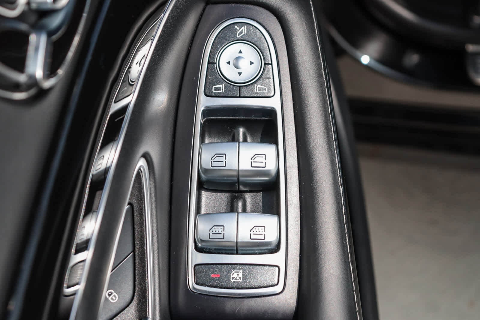 Thumbnail: 2016 Mercedes-Benz S-Class - 39