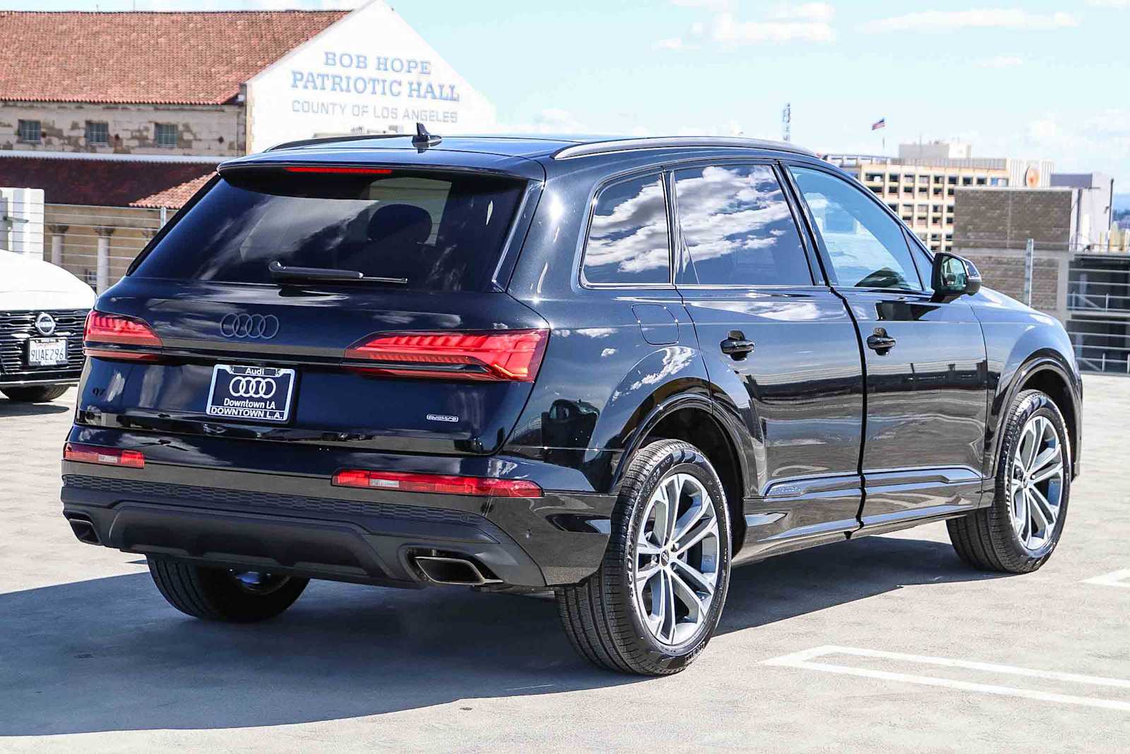 Thumbnail: 2026 Audi Q7 - 4