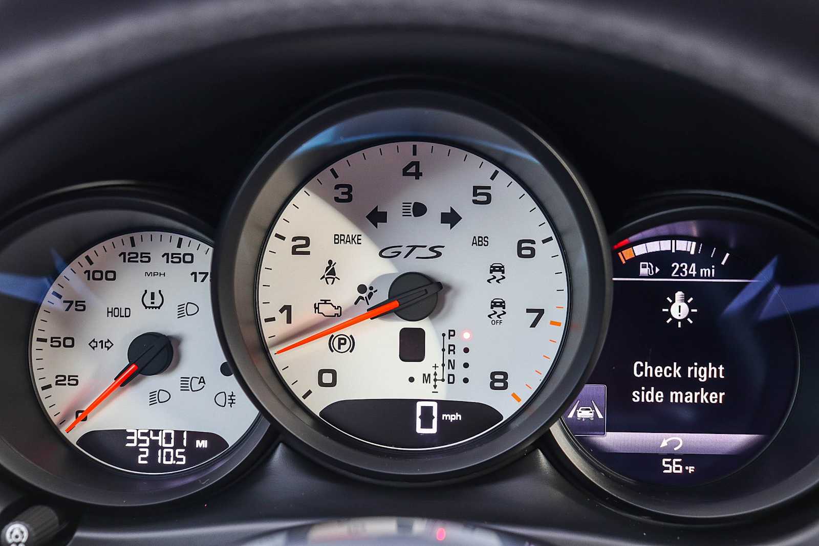 Thumbnail: 2021 Porsche Macan - 31