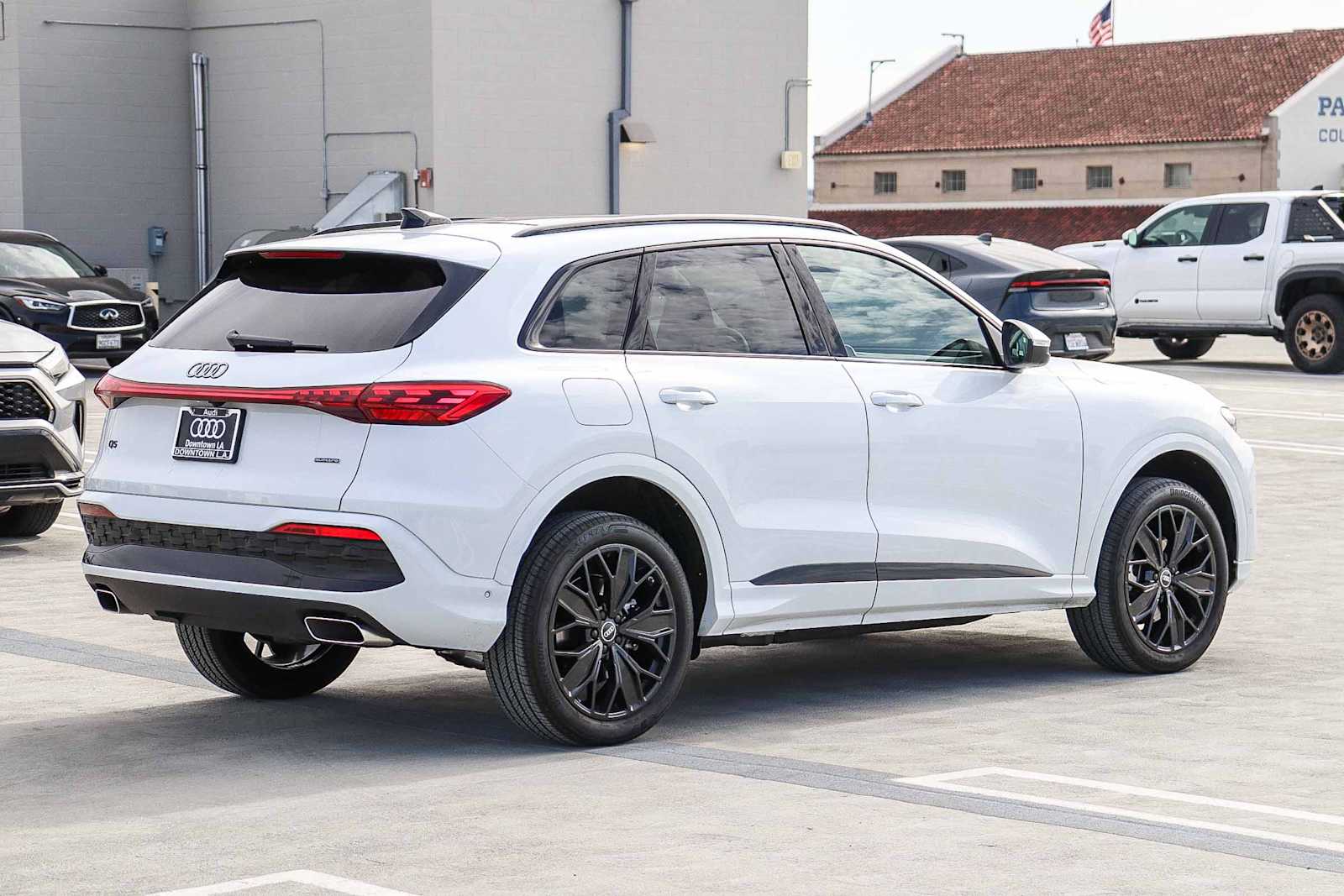 Thumbnail: 2025 Audi Q5 - 4