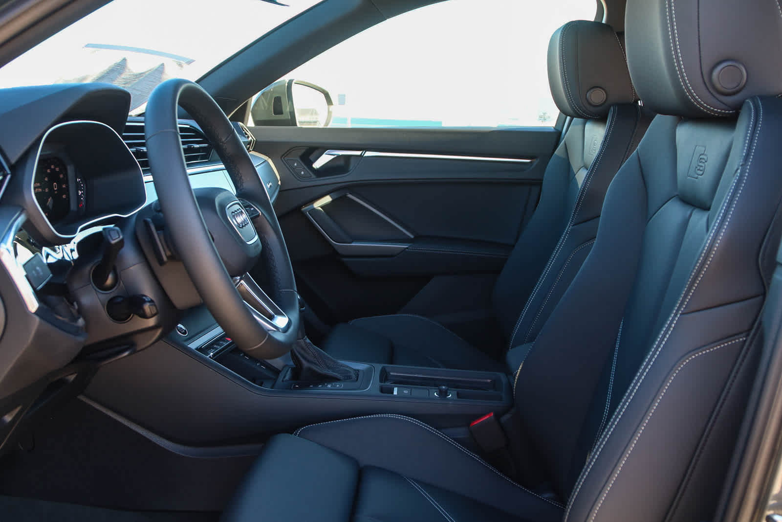 Thumbnail: 2025 Audi Q3 - 26