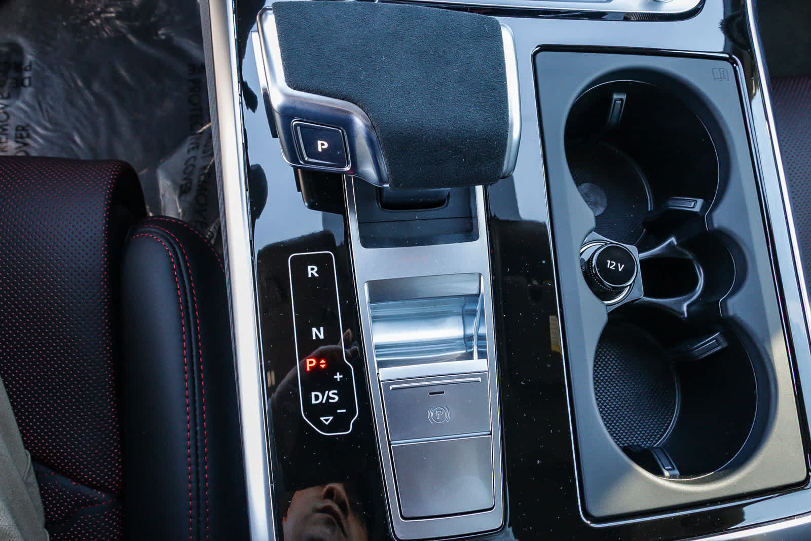 Thumbnail: 2025 Audi RS Q8 - 21