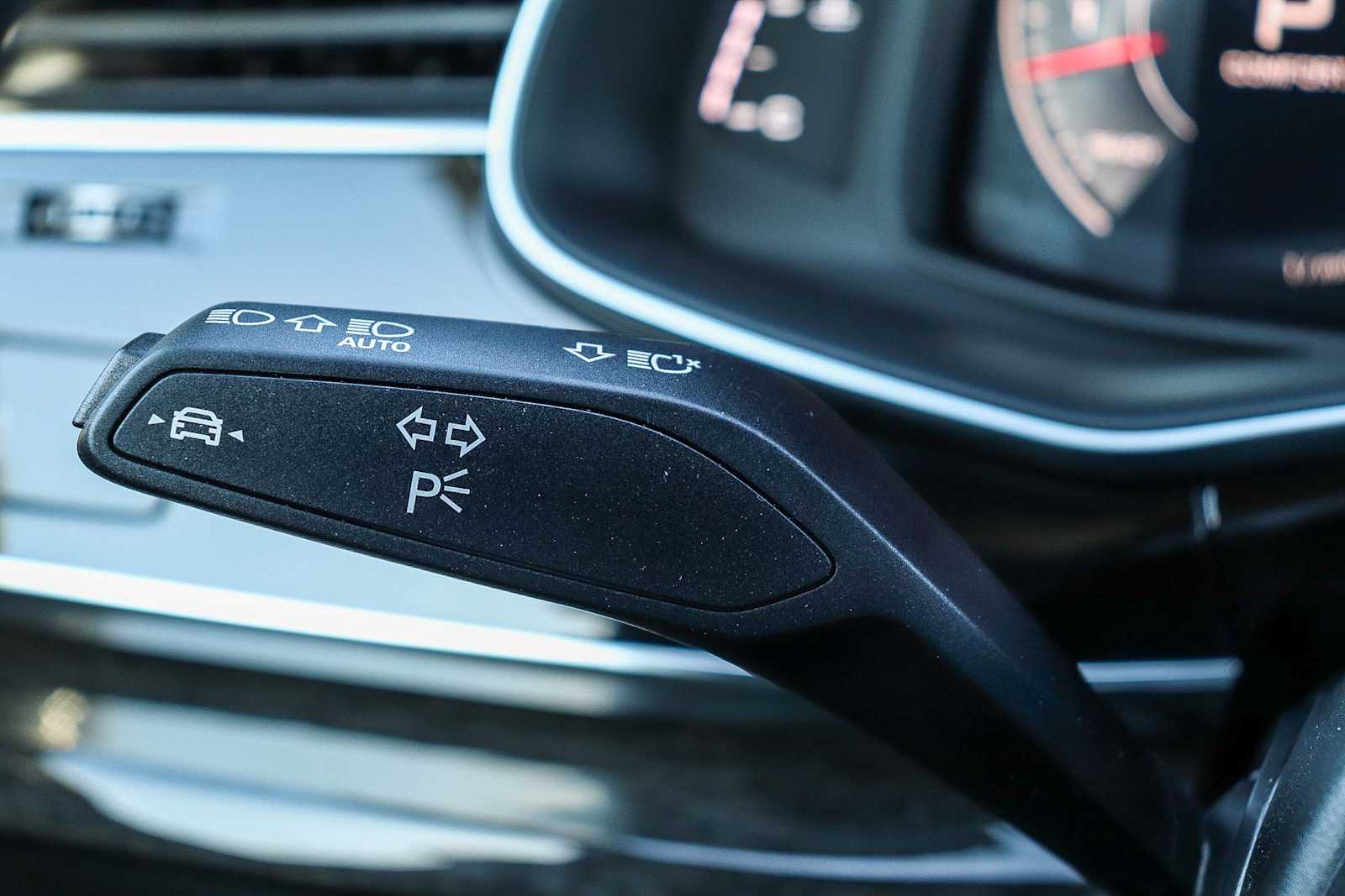 Thumbnail: 2026 Audi Q8 - 30