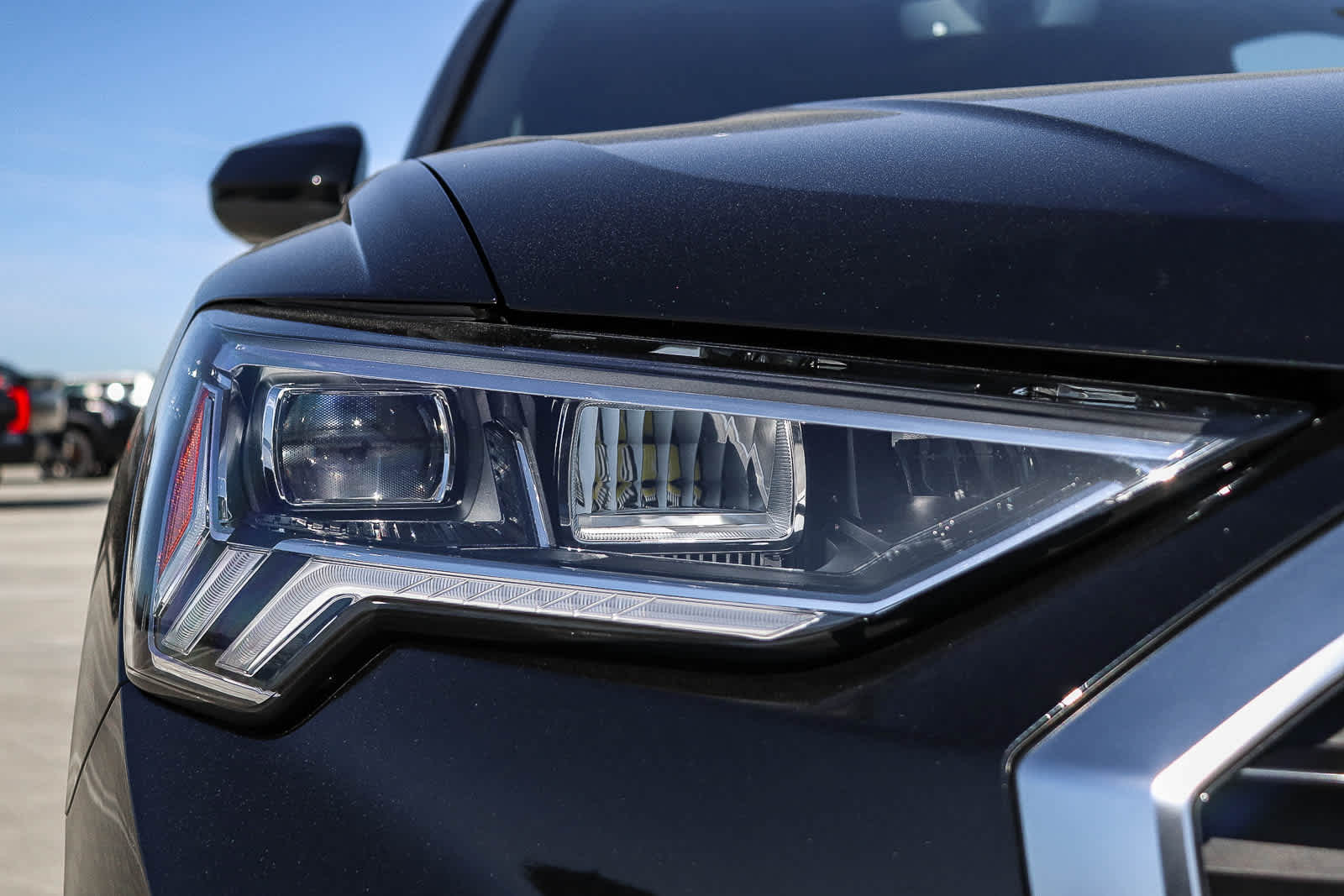 Thumbnail: 2025 Audi Q3 - 9