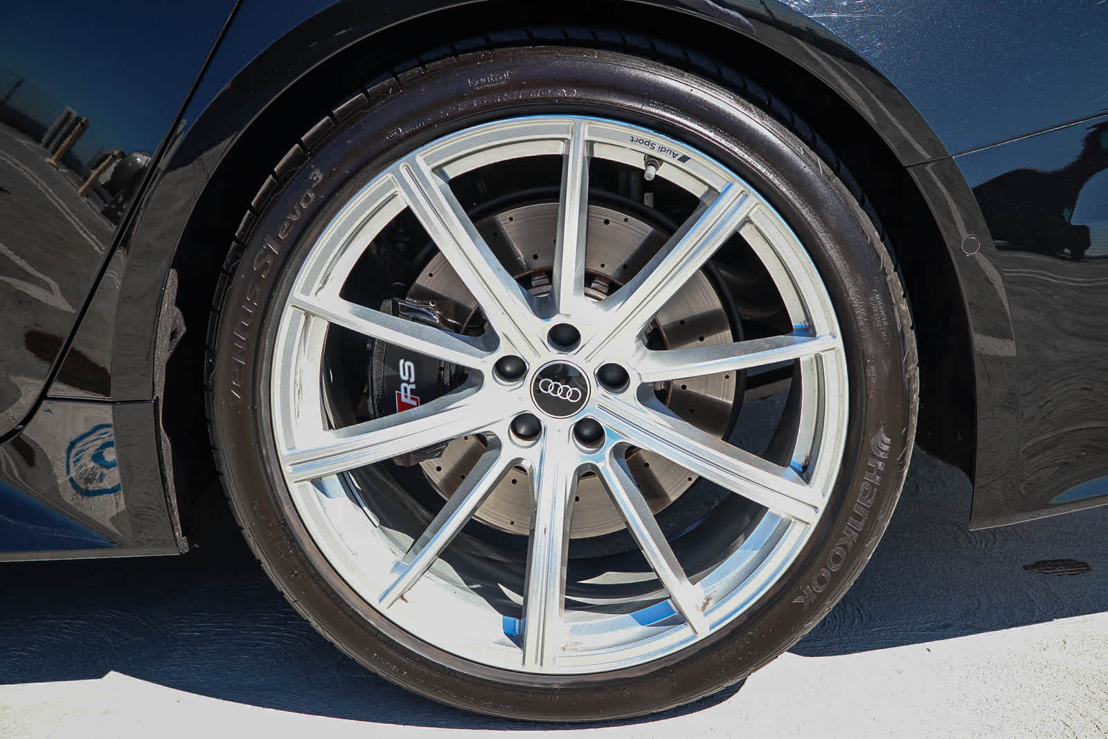 Thumbnail: 2025 Audi RS 6 - 12