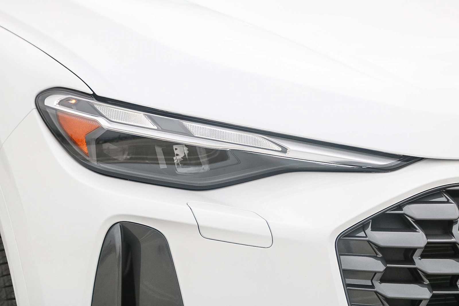 Thumbnail: 2025 Audi Q5 - 4