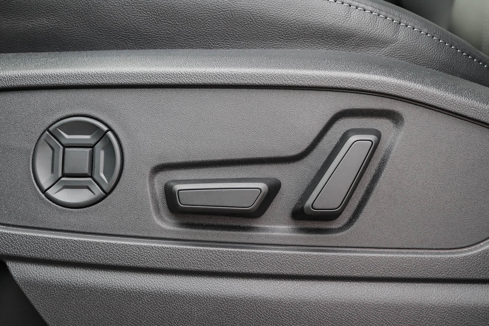 Thumbnail: 2025 Audi Q5 - 25