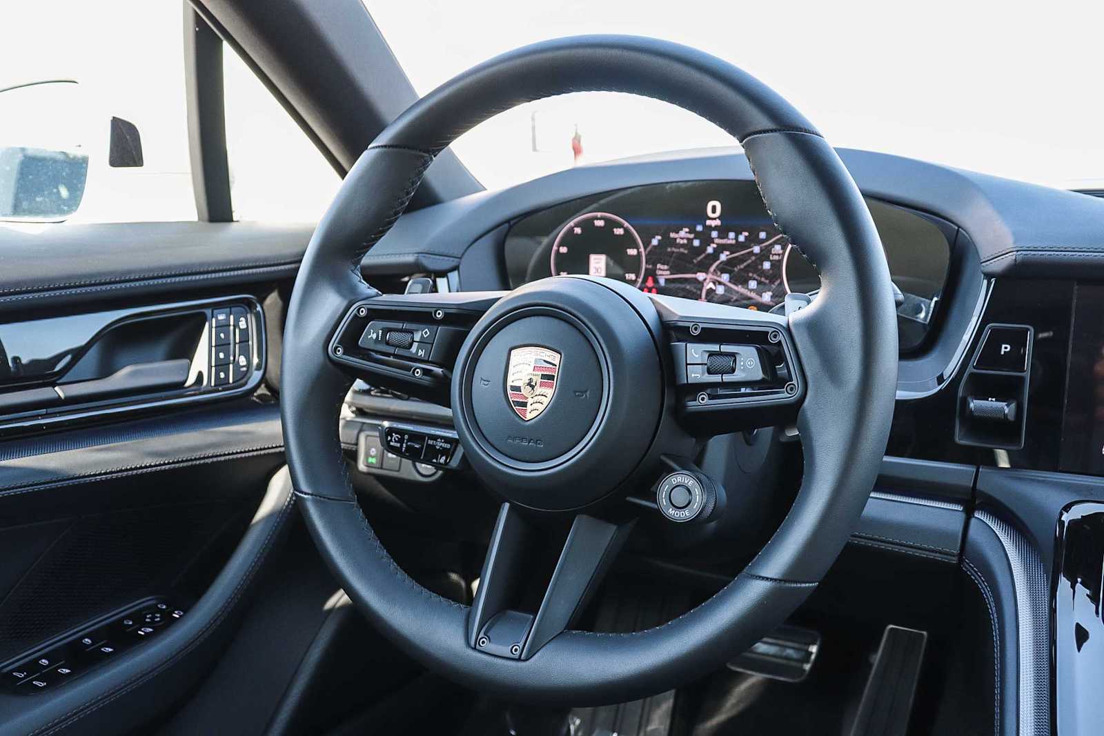 Thumbnail: 2025 Porsche Panamera - 19