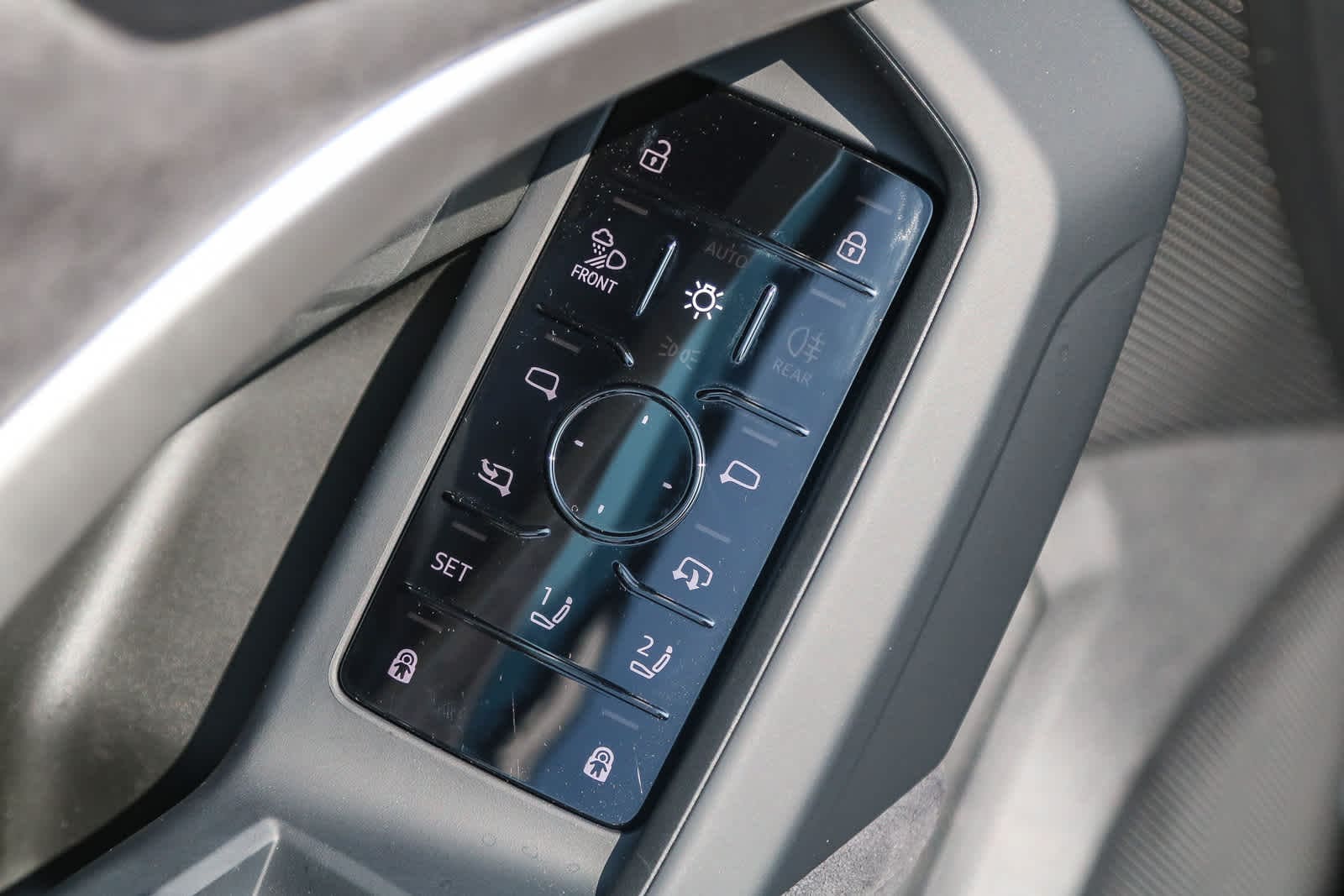 Thumbnail: 2025 Audi SQ5 - 31