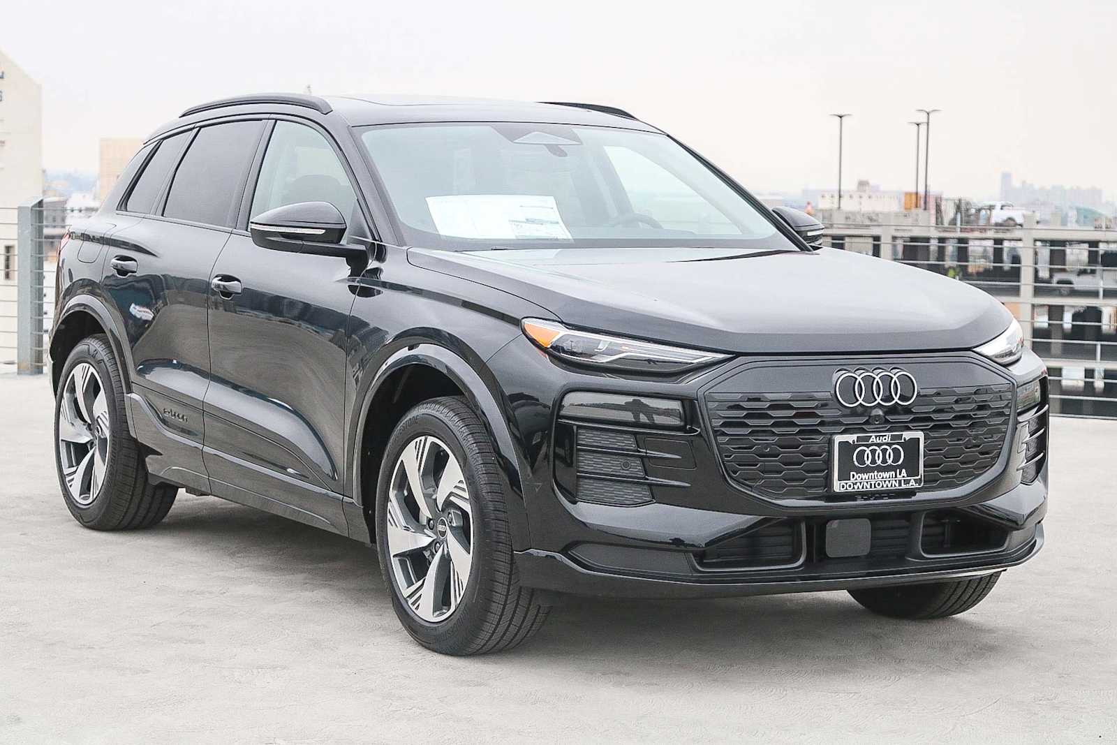 Thumbnail: 2025 Audi Q6 e-tron - 3