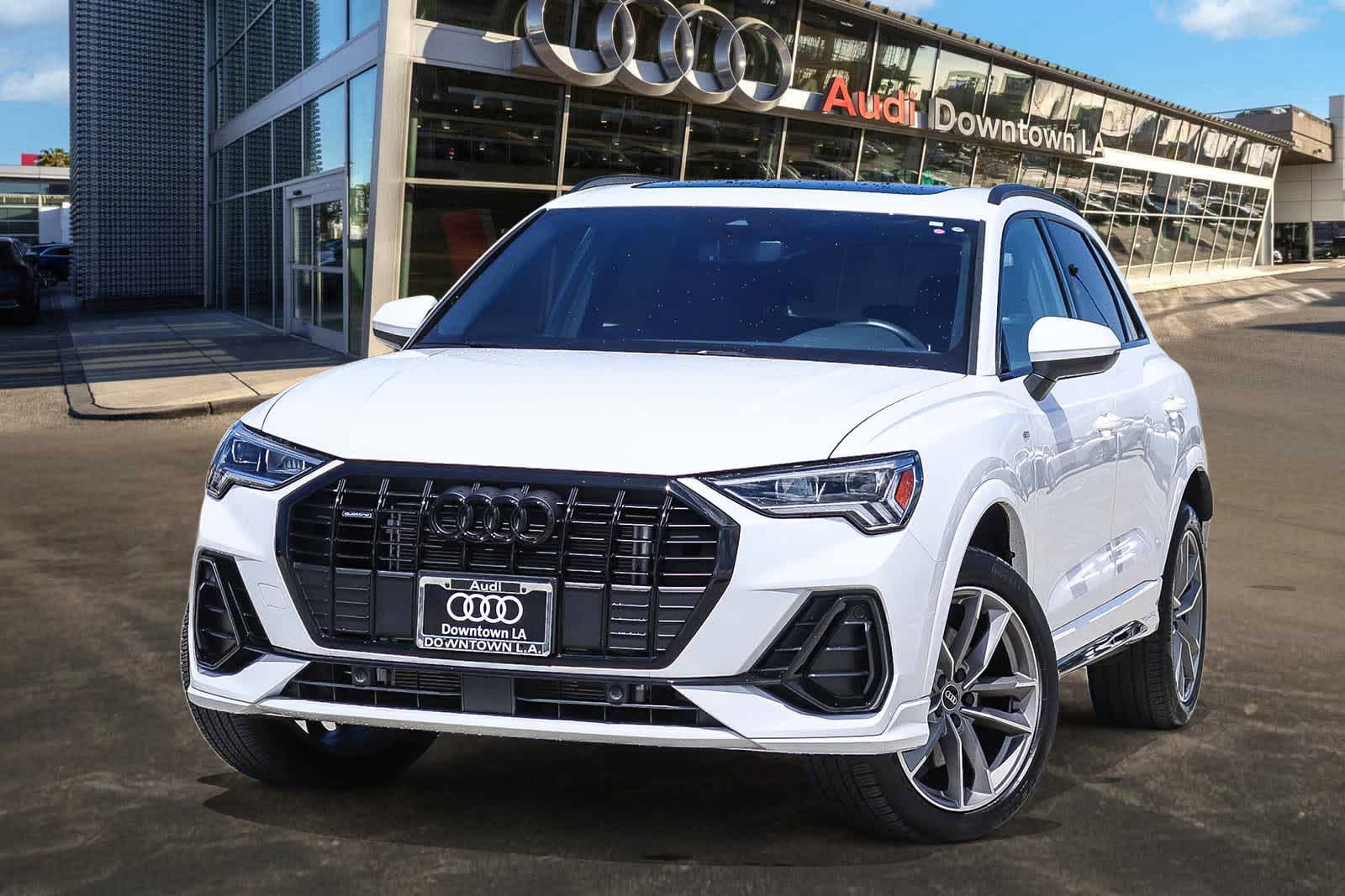 Thumbnail: 2025 Audi Q3 - 1