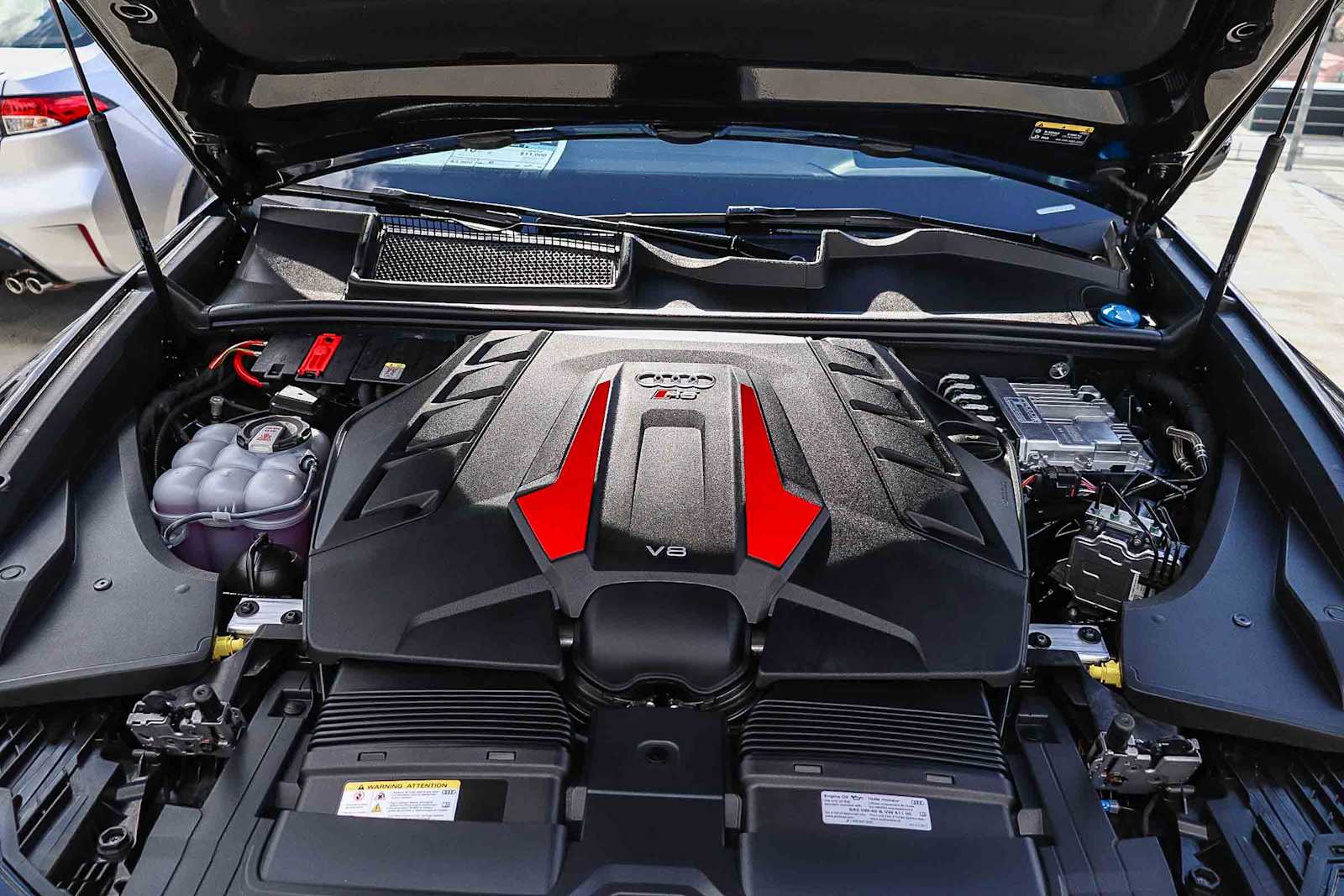 Thumbnail: 2026 Audi RS Q8 - 40