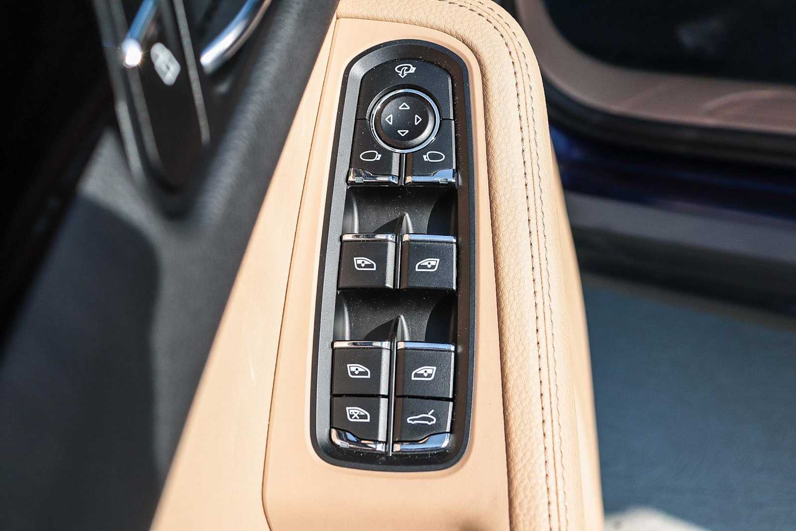 Thumbnail: 2024 Porsche Macan - 28