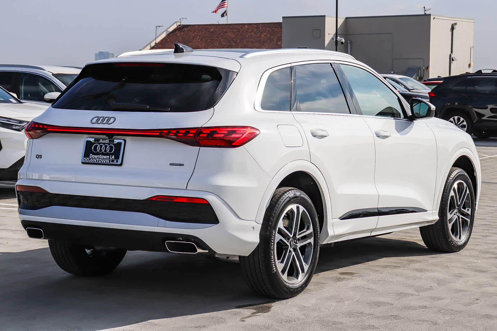 Thumbnail: 2025 Audi Q5 - 4