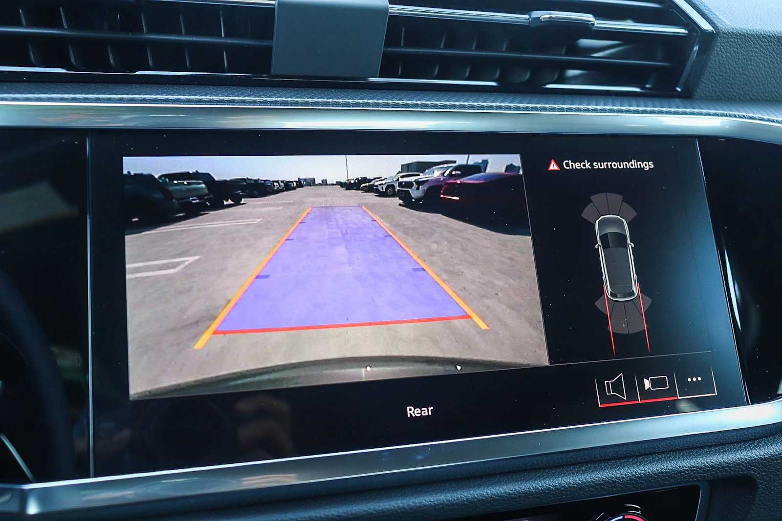 Thumbnail: 2025 Audi Q3 - 22